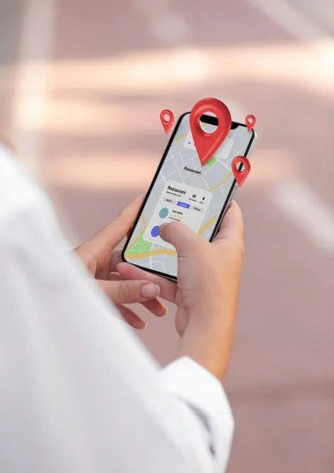 Wizytówka firmy w Mapach Google na telefonie